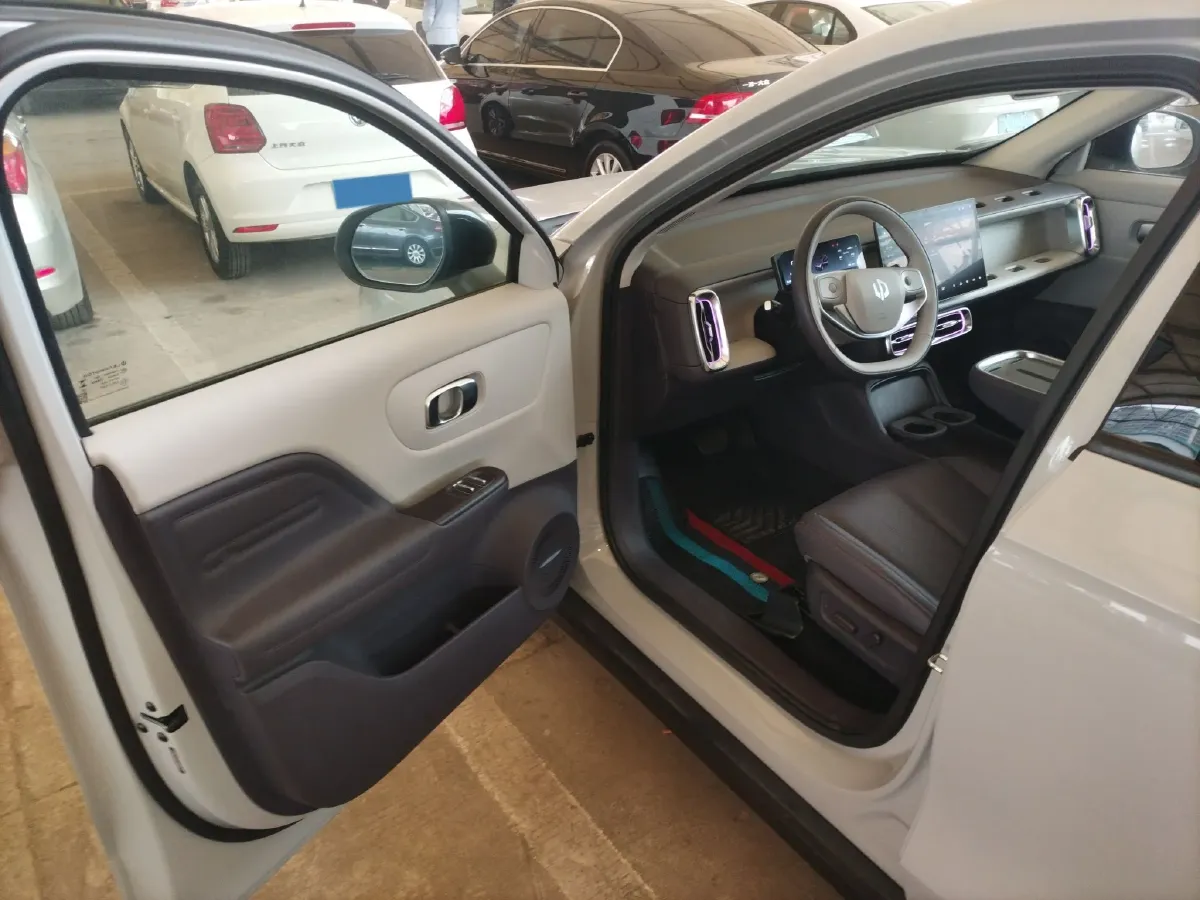 2025 Leapmotor B10 BEV 56.2KWH,autocango,china used car exporter,china ev exporter,chinese used car exporter,chinese used ev exporter