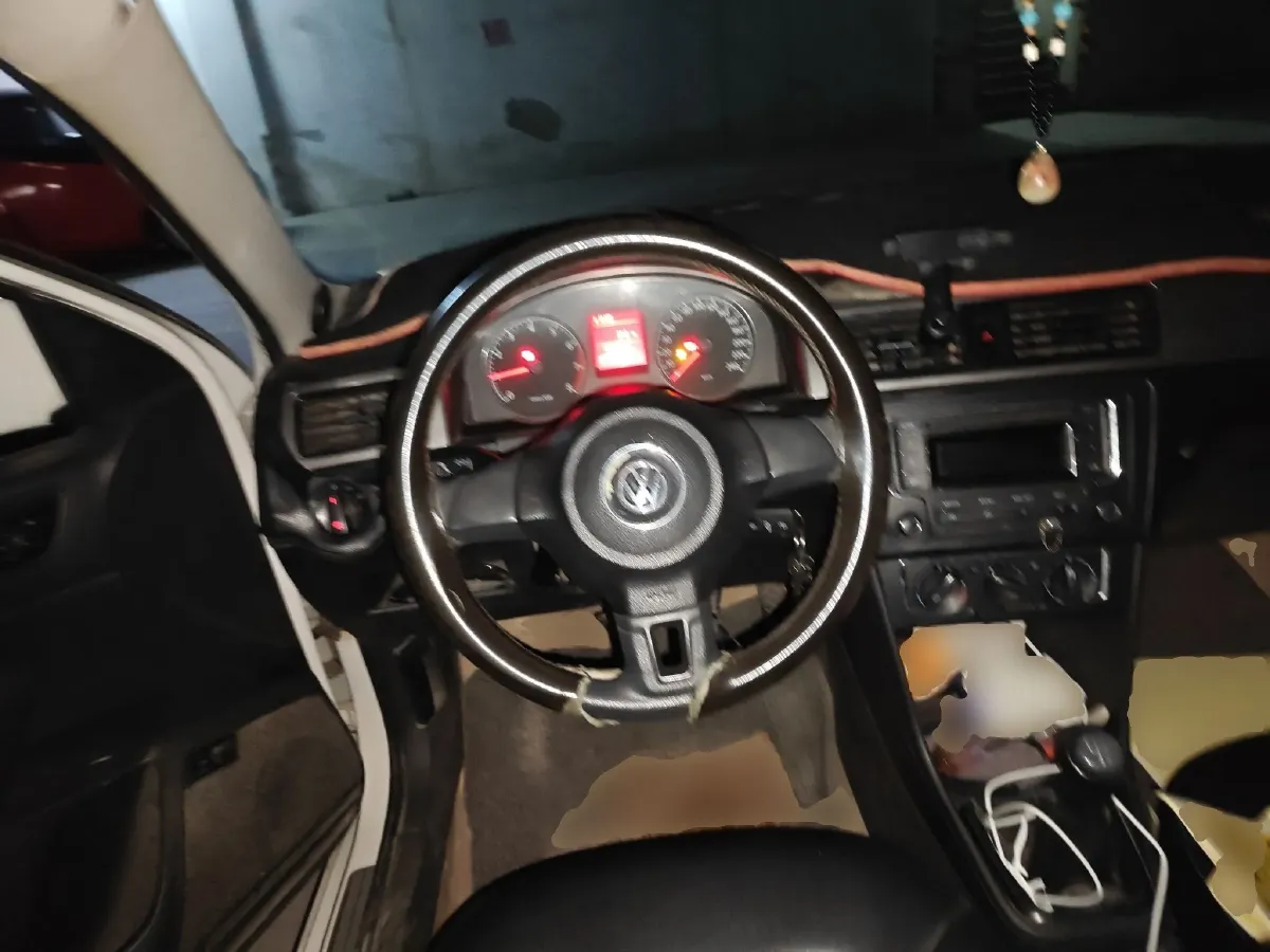 2013 Volkswagen Santana 1.4L 90HP L4 5MT,autocango,china used car exporter,china ev exporter,chinese used car exporter,chinese used ev exporter