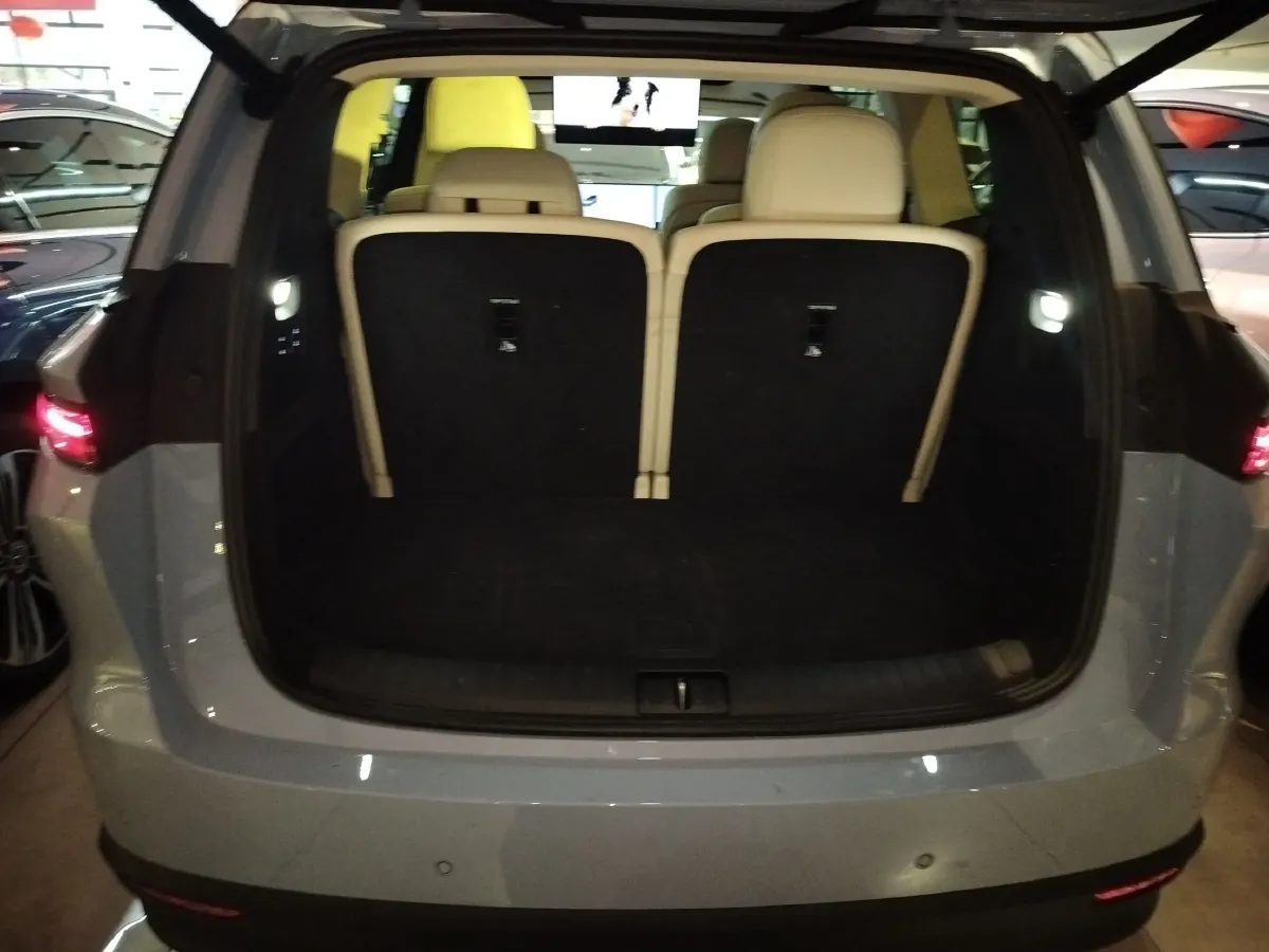 2025 Li i8 BEV,autocango,china used car exporter,china ev exporter,chinese used car exporter,chinese used ev exporter