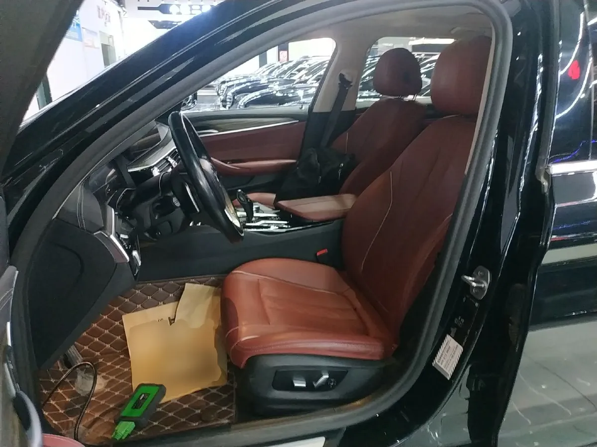 2021 BMW 5 Series 2.0T 252HP L4 8AT,autocango,china used car exporter,china ev exporter,chinese used car exporter,chinese used ev exporter