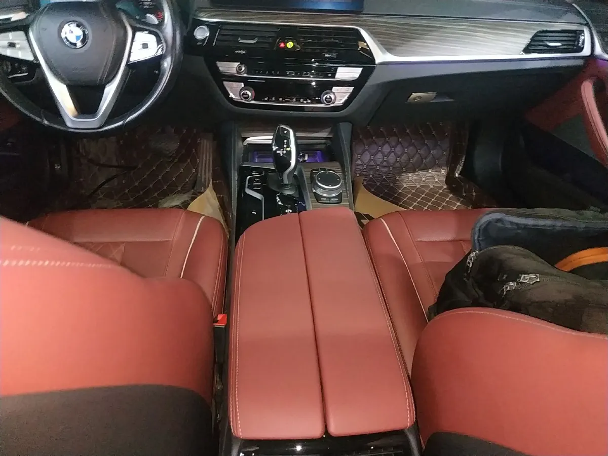 2021 BMW 5 Series 2.0T 252HP L4 8AT,autocango,china used car exporter,china ev exporter,chinese used car exporter,chinese used ev exporter