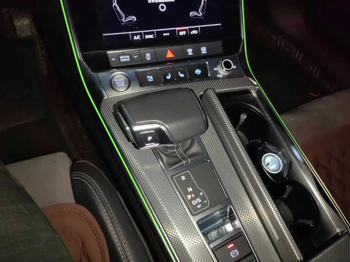 2020 Audi A6L 2.0T 224HP L4 7DCT,autocango,china used car exporter,china ev exporter,chinese used car exporter,chinese used ev exporter