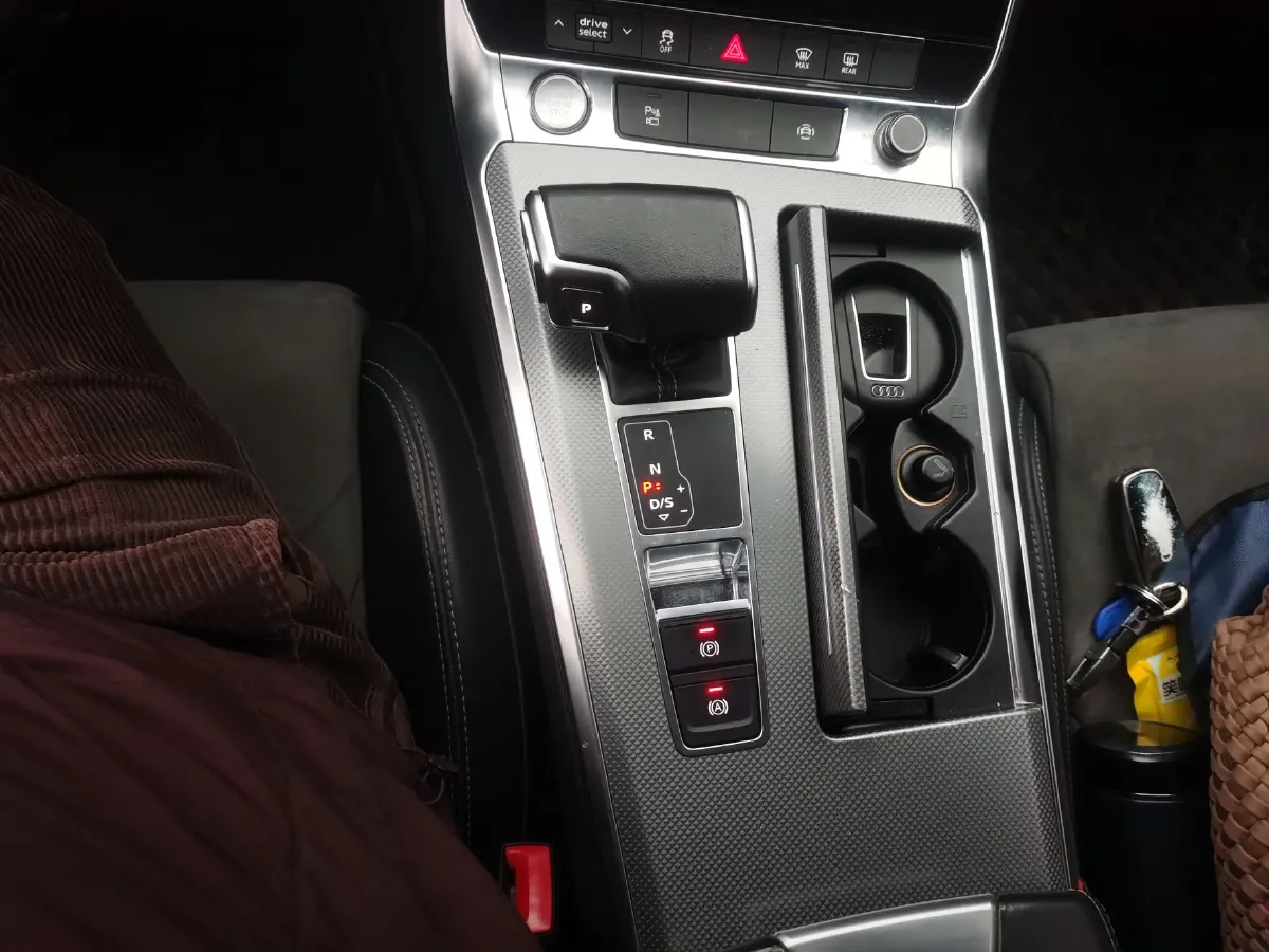 2019 Audi A6L 2.0T 224HP L4 7DCT,autocango,china used car exporter,china ev exporter,chinese used car exporter,chinese used ev exporter