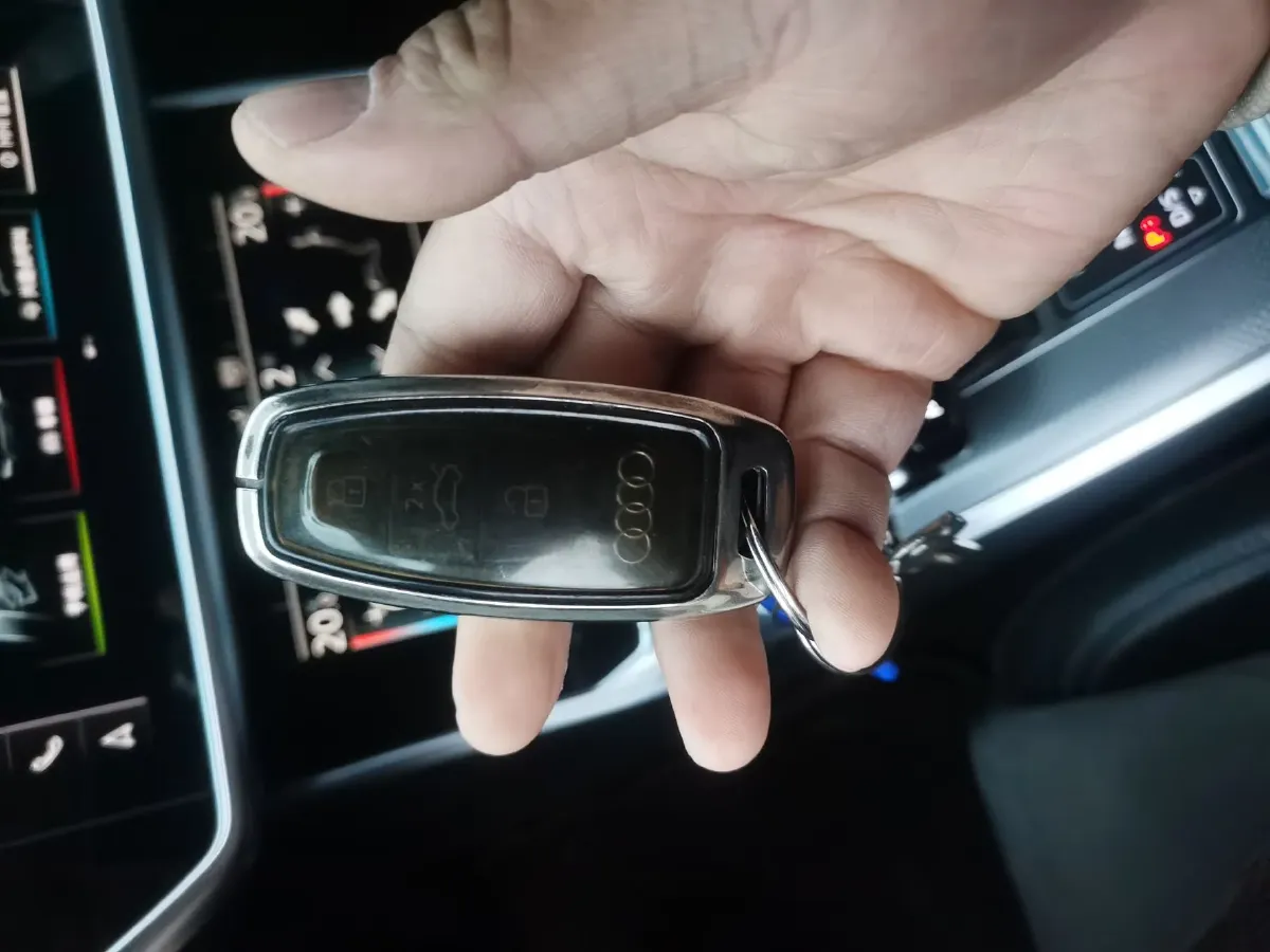 2019 Audi A6L 2.0T 224HP L4 7DCT,autocango,china used car exporter,china ev exporter,chinese used car exporter,chinese used ev exporter