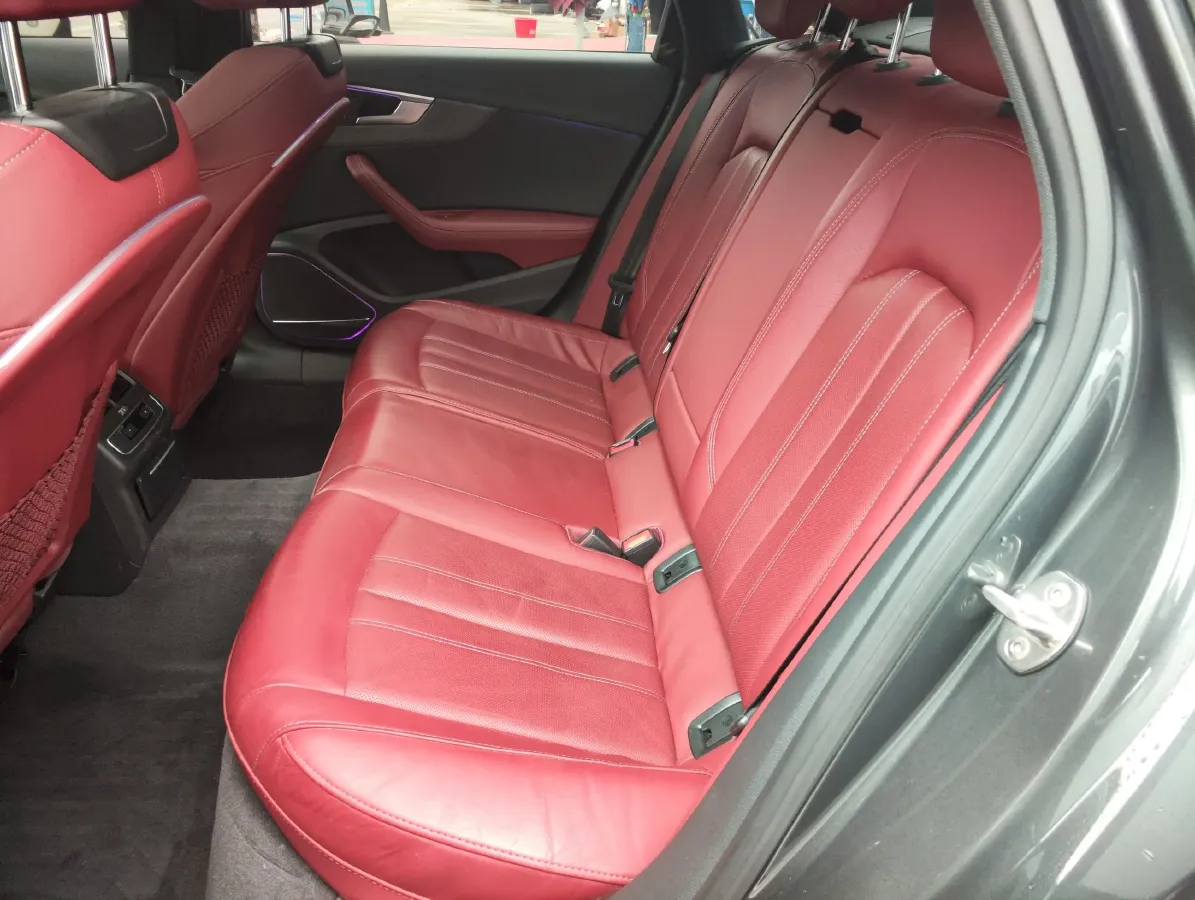 2022 Audi A4L 2.0T 190HP L4 7DCT,autocango,china used car exporter,china ev exporter,chinese used car exporter,chinese used ev exporter