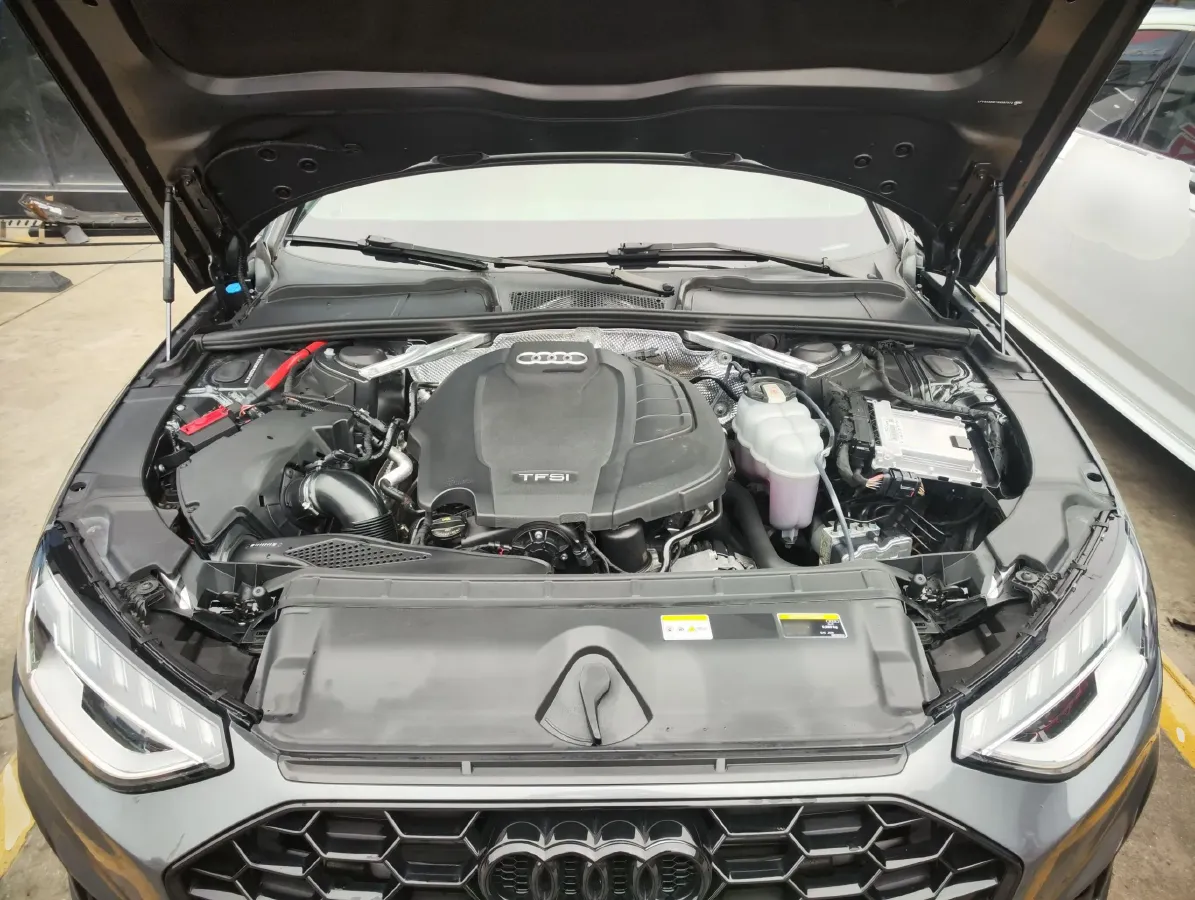 2022 Audi A4L 2.0T 190HP L4 7DCT,autocango,china used car exporter,china ev exporter,chinese used car exporter,chinese used ev exporter