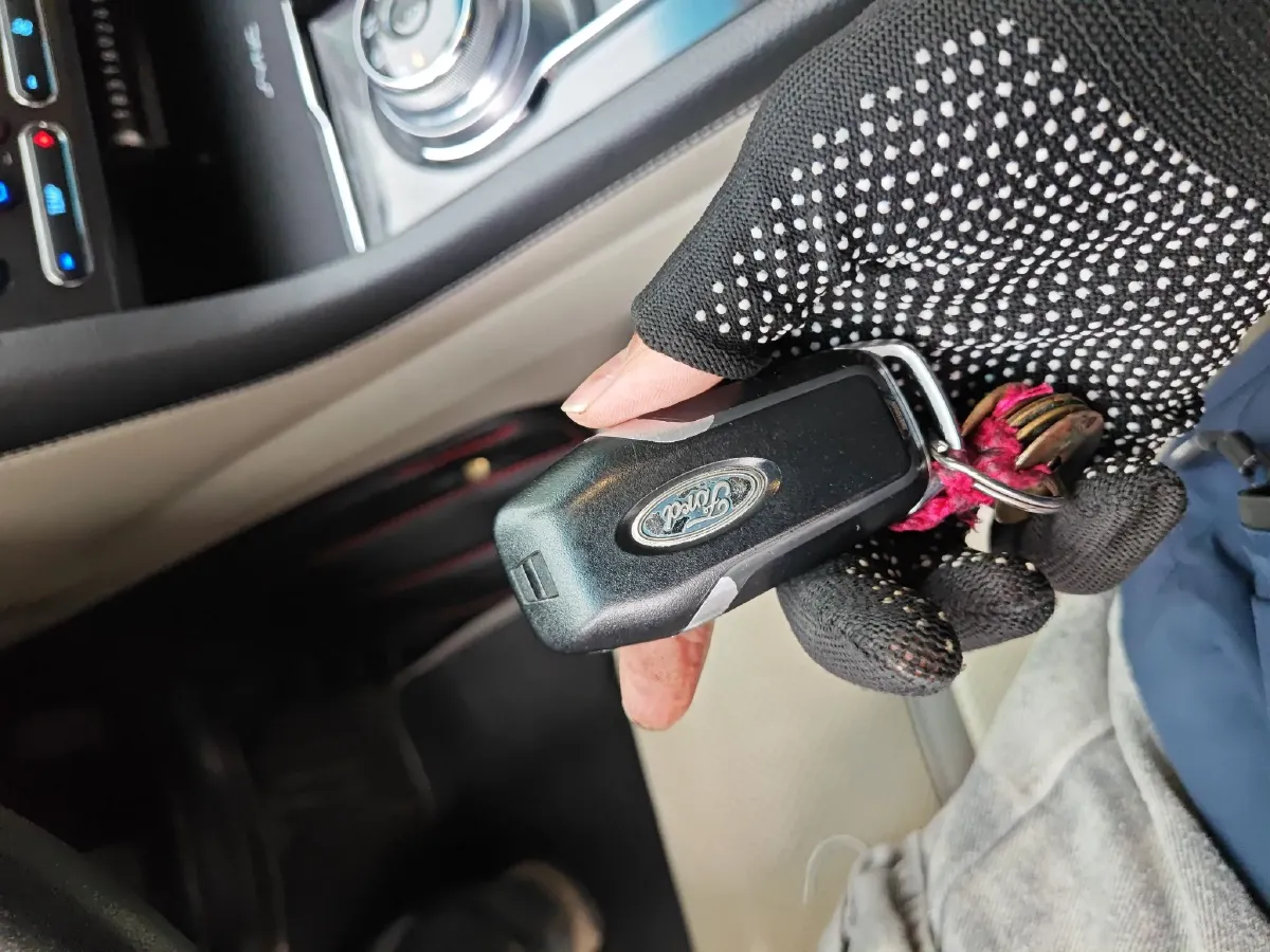 2015 Ford Taurus 2.0T 245HP L4 6AT,autocango,china used car exporter,china ev exporter,chinese used car exporter,chinese used ev exporter