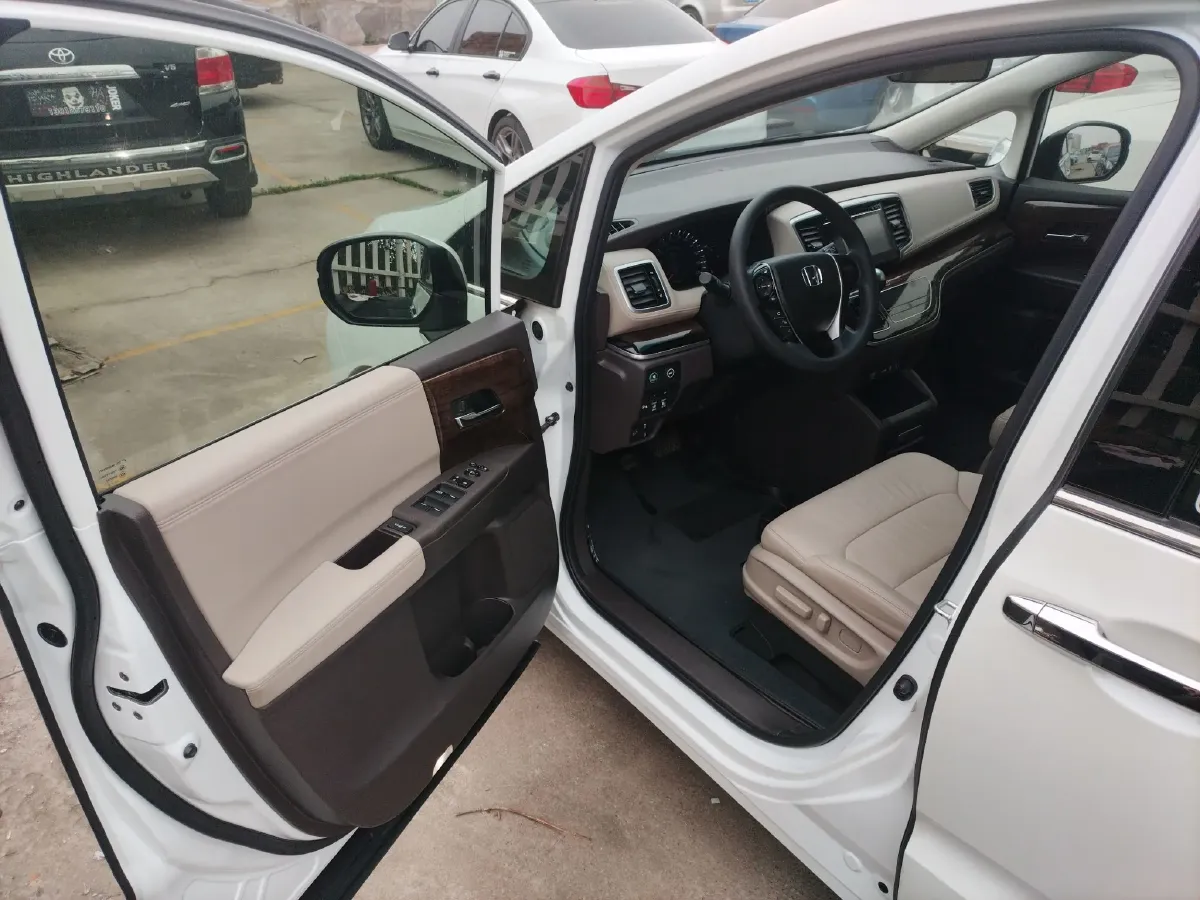 2015 Honda Odyssey 2.4L 186HP L4 CVT,autocango,china used car exporter,china ev exporter,chinese used car exporter,chinese used ev exporter