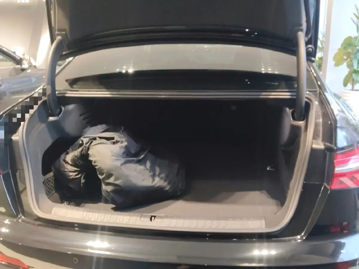 2023 Audi A6L 2.0T 190HP L4 7DCT,autocango,china used car exporter,china ev exporter,chinese used car exporter,chinese used ev exporter