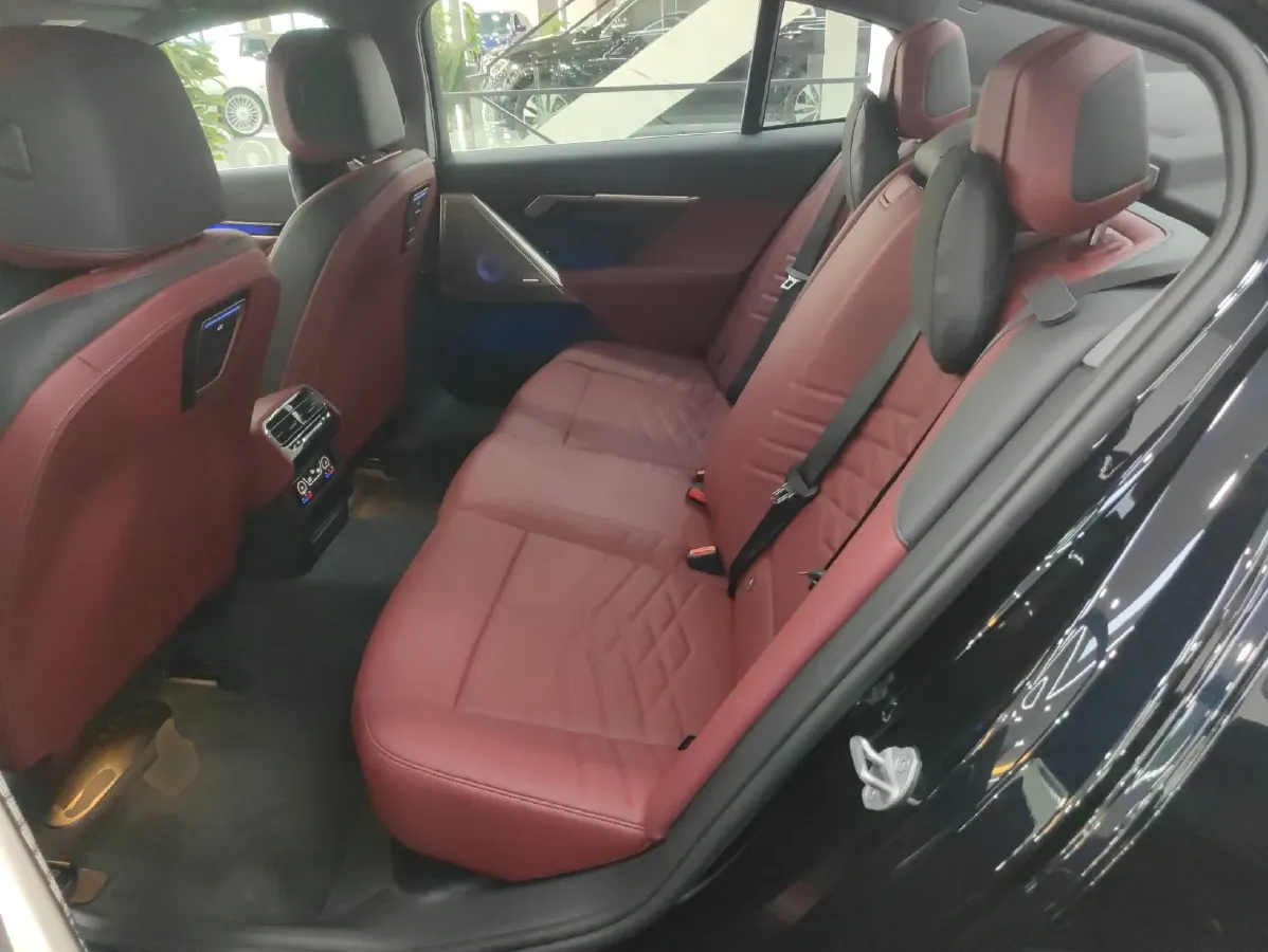 2025 BMW 5 Series 2.0T 258HP L4 8AT,autocango,china used car exporter,china ev exporter,chinese used car exporter,chinese used ev exporter