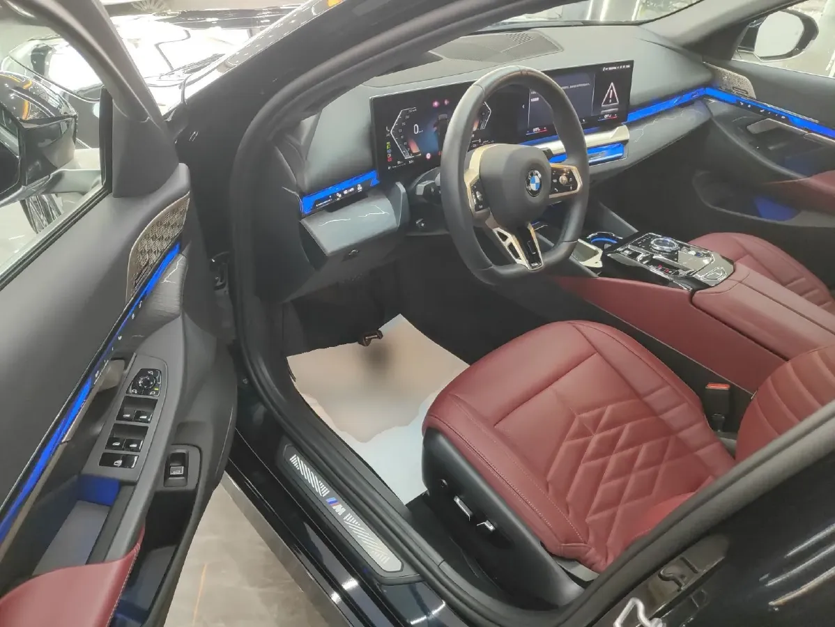 2025 BMW 5 Series 2.0T 258HP L4 8AT,autocango,china used car exporter,china ev exporter,chinese used car exporter,chinese used ev exporter