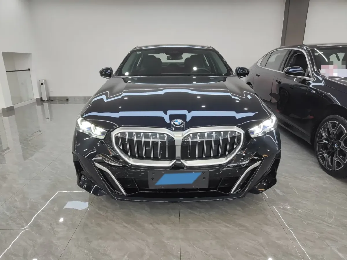 2025 BMW 5 Series 2.0T 258HP L4 8AT,autocango,china used car exporter,china ev exporter,chinese used car exporter,chinese used ev exporter