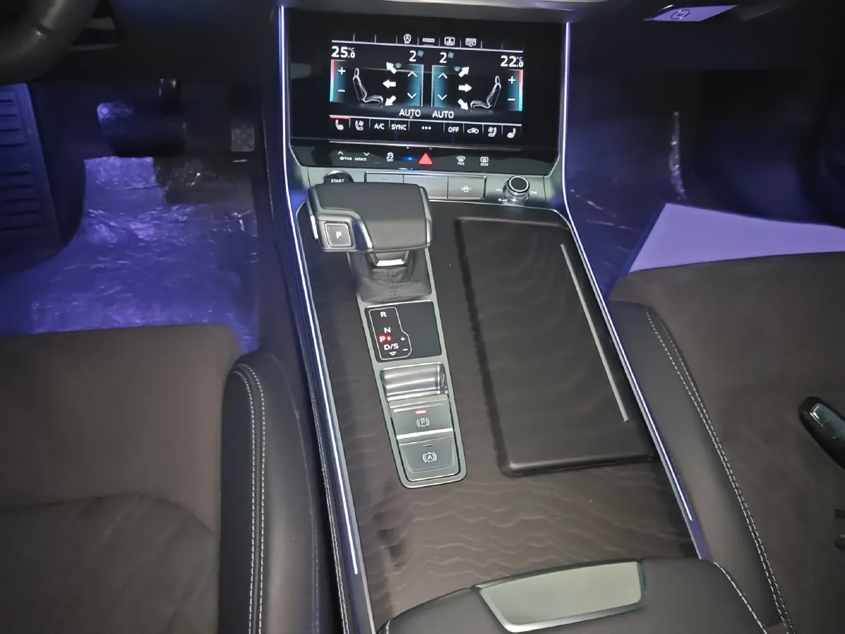 2024 Audi A6L 3.0T 340HP V6 7DCT,autocango,china used car exporter,china ev exporter,chinese used car exporter,chinese used ev exporter