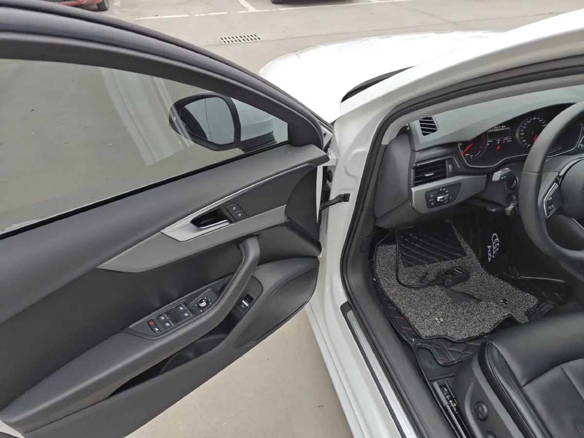 2018 Audi A4L 2.0T 190HP L4 7DCT,autocango,china used car exporter,china ev exporter,chinese used car exporter,chinese used ev exporter