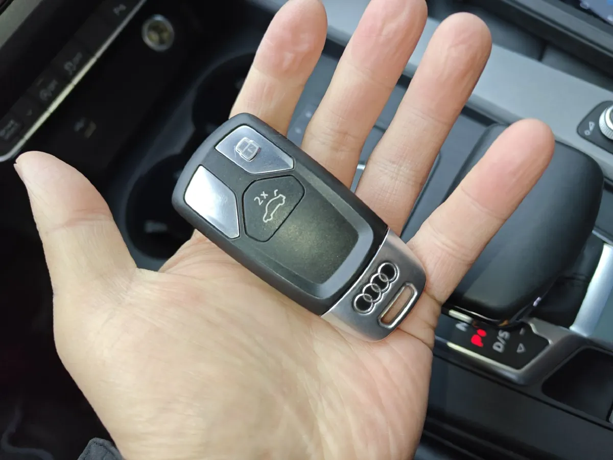 2018 Audi A4L 2.0T 190HP L4 7DCT,autocango,china used car exporter,china ev exporter,chinese used car exporter,chinese used ev exporter