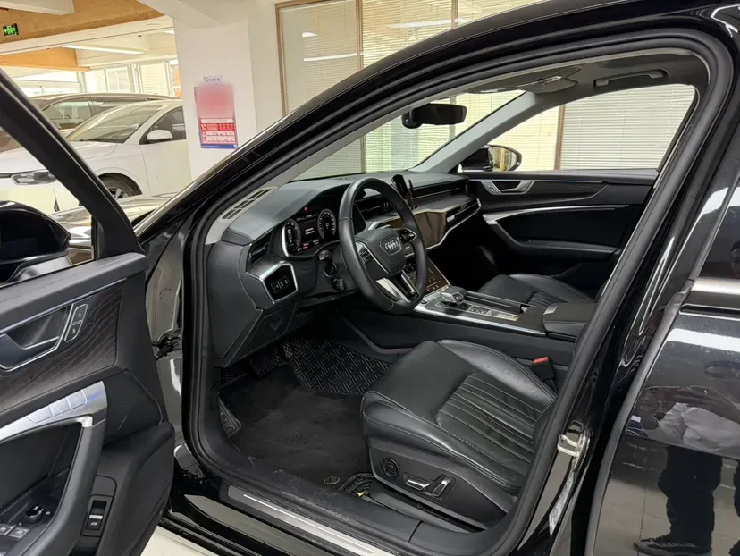 2023 Audi A6L 2.0T 245HP L4 7DCT,autocango,china used car exporter,china ev exporter,chinese used car exporter,chinese used ev exporter