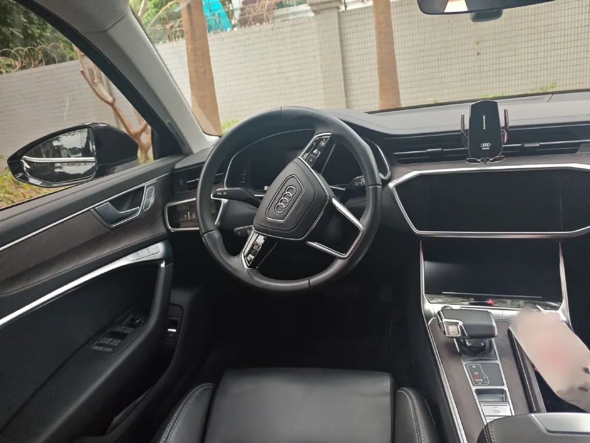 2023 Audi A6L 2.0T 245HP L4 7DCT,autocango,china used car exporter,china ev exporter,chinese used car exporter,chinese used ev exporter