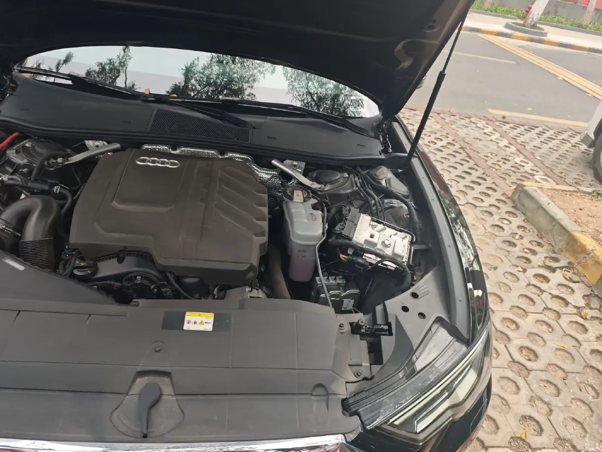 2023 Audi A6L 2.0T 245HP L4 7DCT,autocango,china used car exporter,china ev exporter,chinese used car exporter,chinese used ev exporter