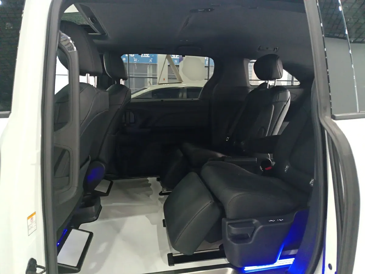 2024 Toyota Sienna 2.5L 189HP L4 E-CVT Hybrid,autocango,china used car exporter,china ev exporter,chinese used car exporter,chinese used ev exporter