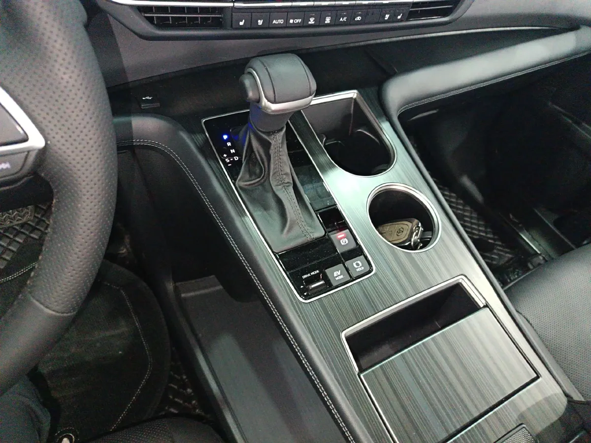 2024 Toyota Sienna 2.5L 189HP L4 E-CVT Hybrid,autocango,china used car exporter,china ev exporter,chinese used car exporter,chinese used ev exporter