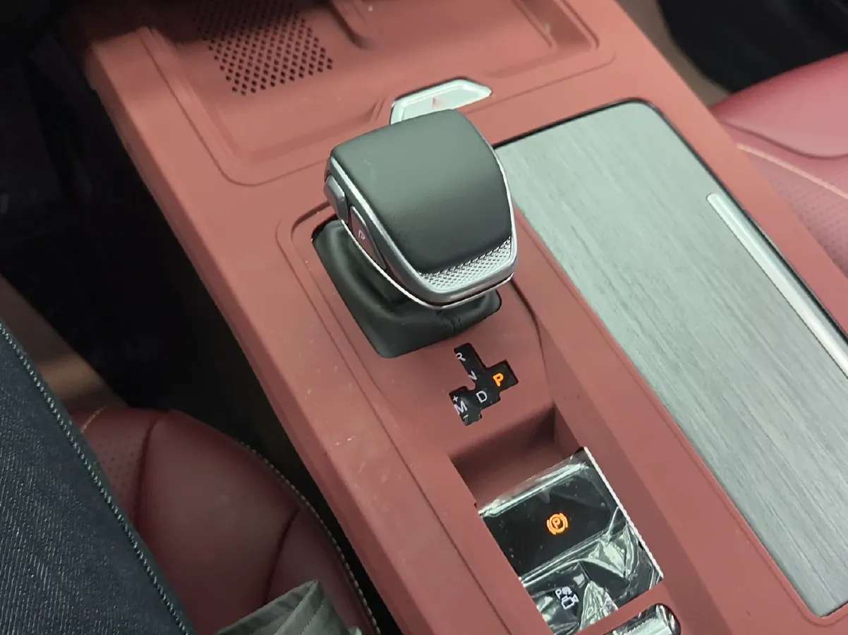 2026 HongQi HS5 2.0T 252HP L4 8AT,autocango,china used car exporter,china ev exporter,chinese used car exporter,chinese used ev exporter