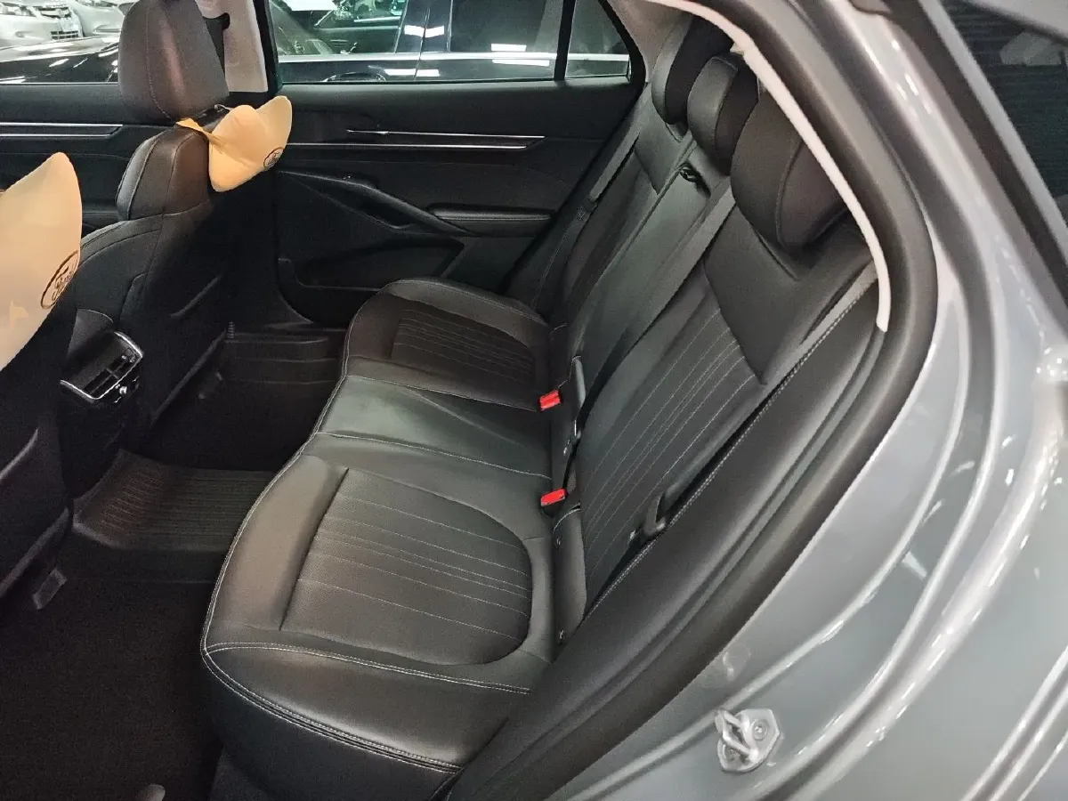 2025 Ford Mondeo 2.0T 254HP L4 8AT,autocango,china used car exporter,china ev exporter,chinese used car exporter,chinese used ev exporter