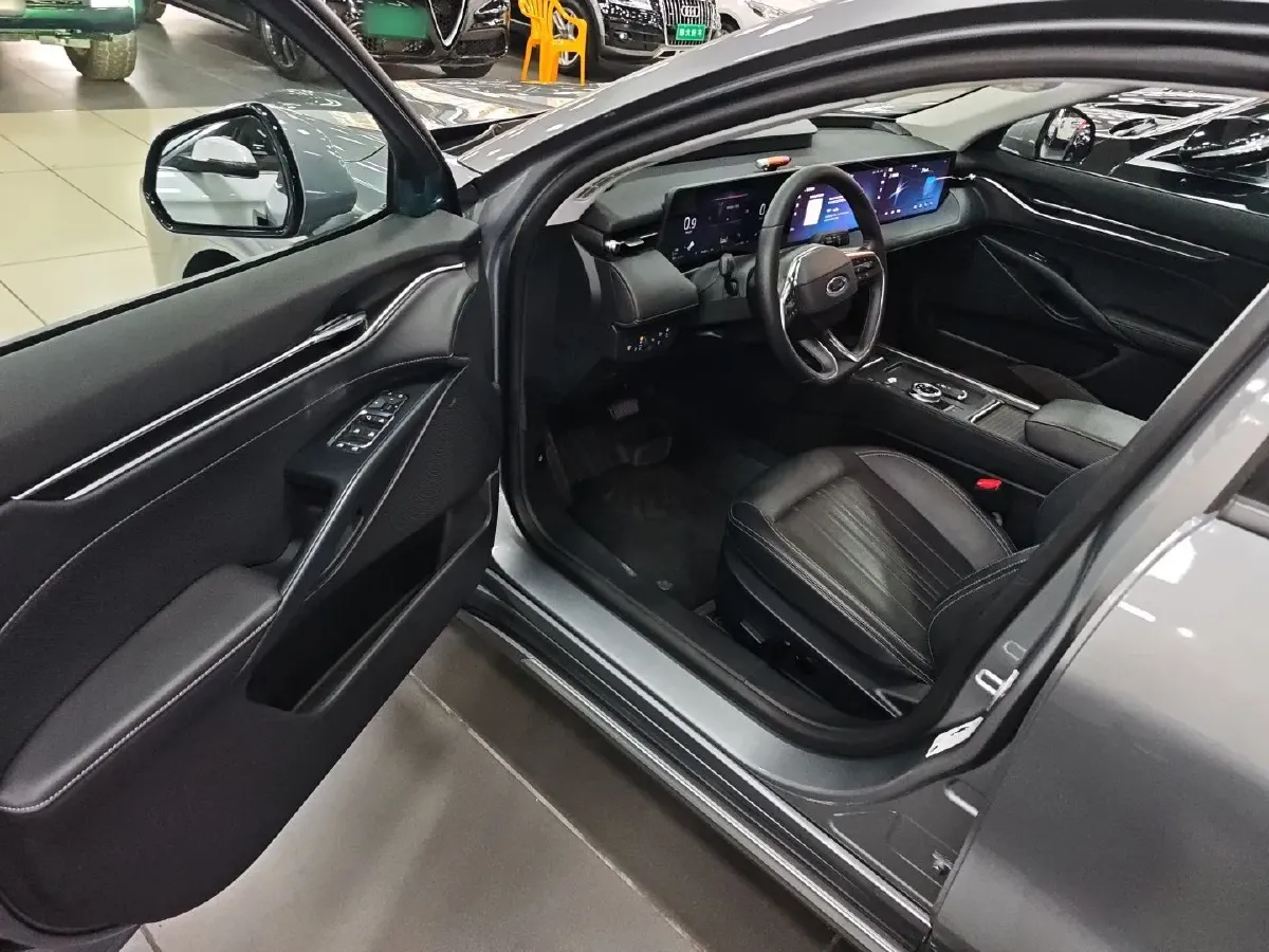 2025 Ford Mondeo 2.0T 254HP L4 8AT,autocango,china used car exporter,china ev exporter,chinese used car exporter,chinese used ev exporter