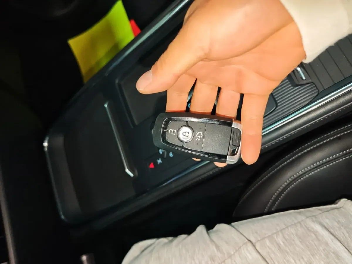 2025 Ford Mondeo 2.0T 254HP L4 8AT,autocango,china used car exporter,china ev exporter,chinese used car exporter,chinese used ev exporter