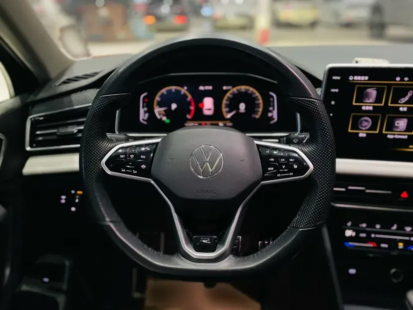 2022 Volkswagen Tiguan L 2.0T 186HP L4 7DCT,autocango,china used car exporter,china ev exporter,chinese used car exporter,chinese used ev exporter