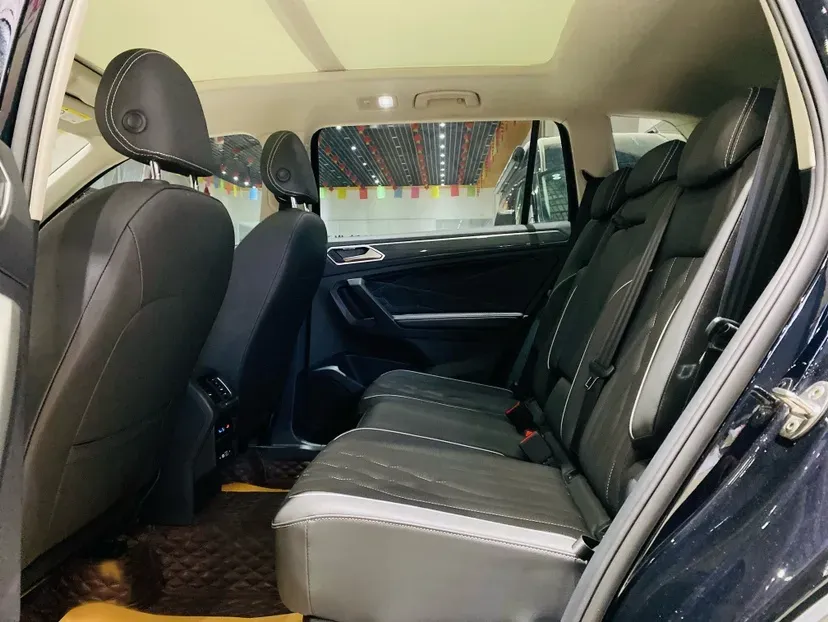2022 Volkswagen Tiguan L 2.0T 186HP L4 7DCT,autocango,china used car exporter,china ev exporter,chinese used car exporter,chinese used ev exporter