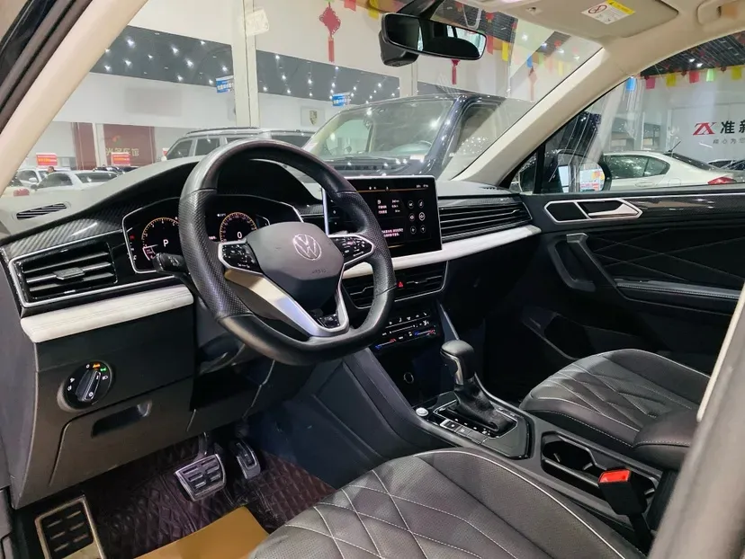 2022 Volkswagen Tiguan L 2.0T 186HP L4 7DCT,autocango,china used car exporter,china ev exporter,chinese used car exporter,chinese used ev exporter