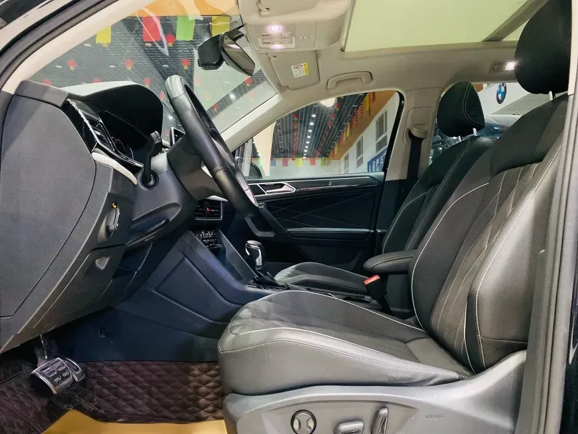 2022 Volkswagen Tiguan L 2.0T 186HP L4 7DCT,autocango,china used car exporter,china ev exporter,chinese used car exporter,chinese used ev exporter