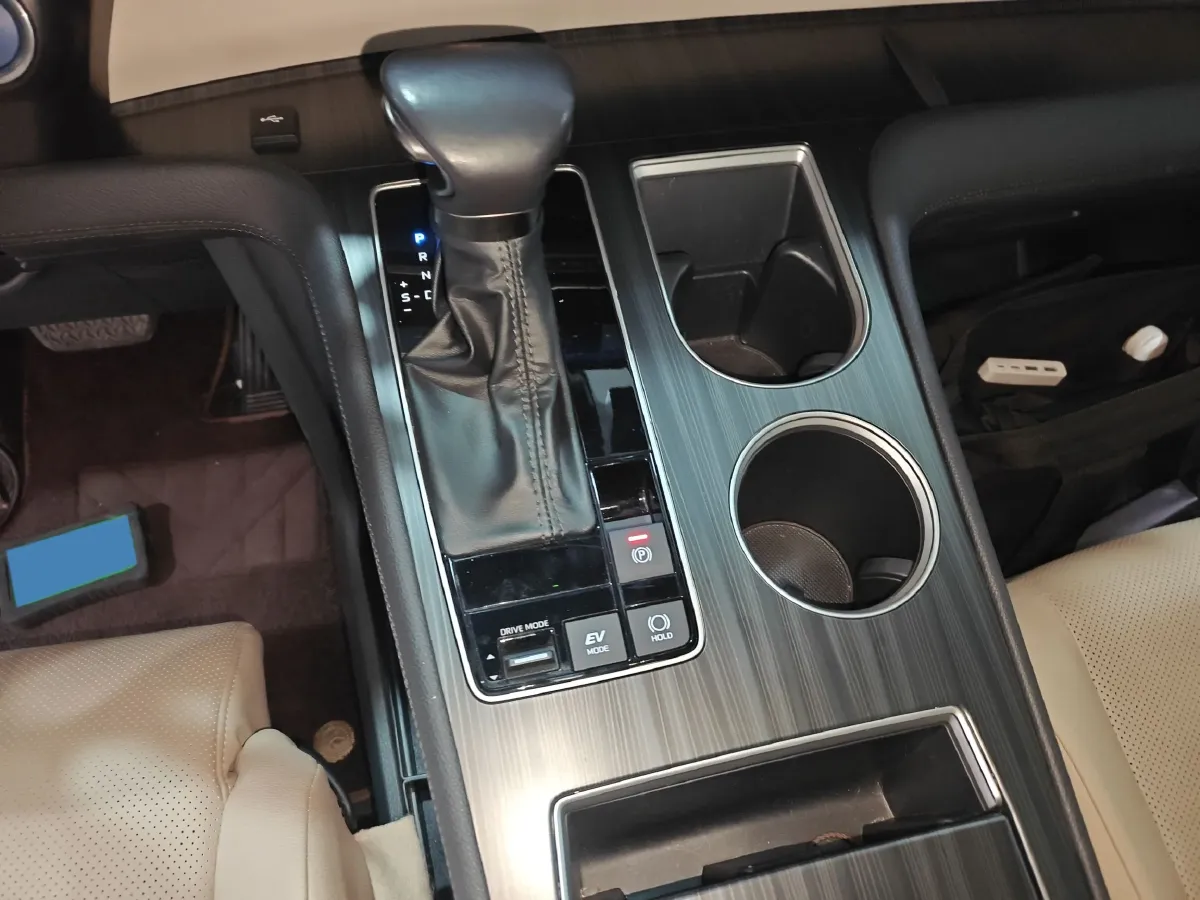 2023 Toyota Granvia 2.5L 189HP L4 E-CVT Hybrid,autocango,china used car exporter,china ev exporter,chinese used car exporter,chinese used ev exporter