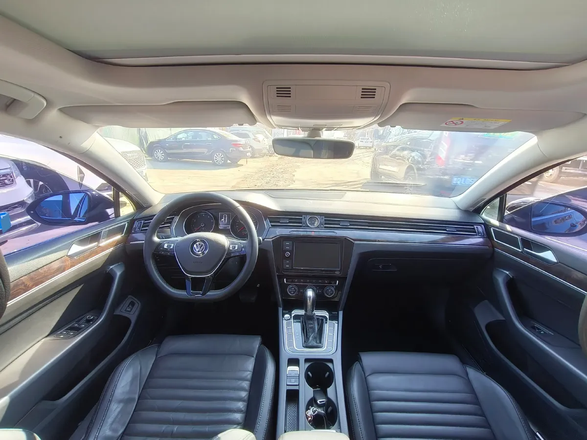 2019 Volkswagen Magotan 2.0T 186HP L4 7DCT,autocango,china used car exporter,china ev exporter,chinese used car exporter,chinese used ev exporter