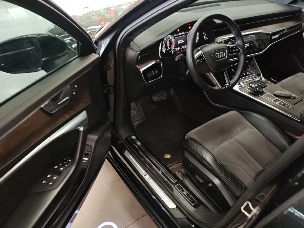 2021 Audi A6L 2.0T 224HP L4 7DCT,autocango,china used car exporter,china ev exporter,chinese used car exporter,chinese used ev exporter