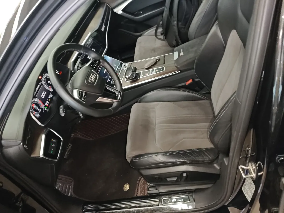 2021 Audi A6L 2.0T 224HP L4 7DCT,autocango,china used car exporter,china ev exporter,chinese used car exporter,chinese used ev exporter