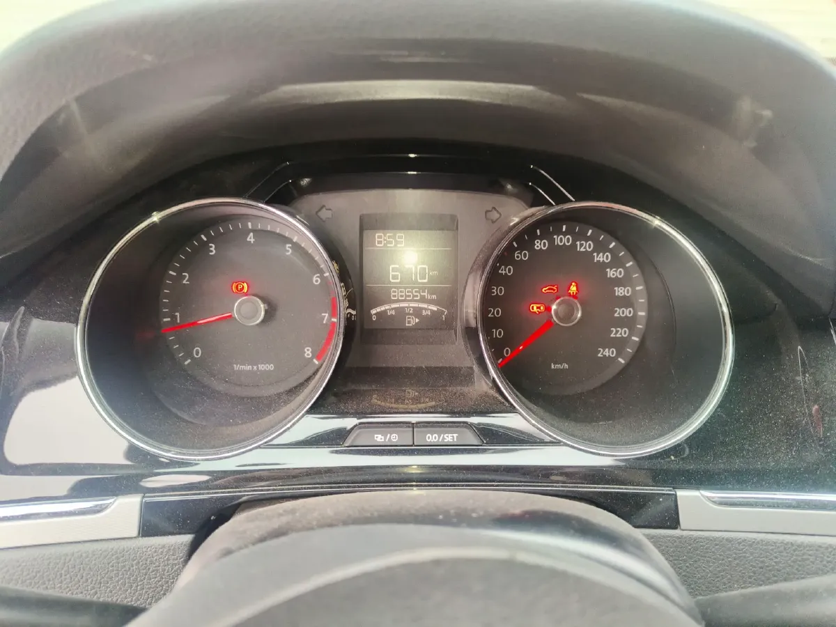 2014 Skoda Octavia 1.6L 105HP L4 5MT,autocango,china used car exporter,china ev exporter,chinese used car exporter,chinese used ev exporter