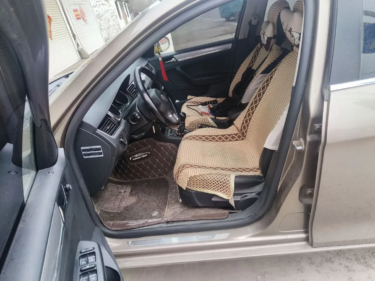 2014 Skoda Octavia 1.6L 105HP L4 5MT,autocango,china used car exporter,china ev exporter,chinese used car exporter,chinese used ev exporter