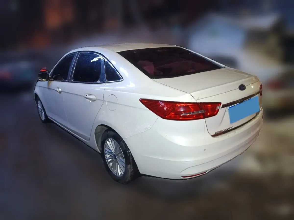 2015 Ford Escort 1.5L 113HP L4 6AT,autocango,china used car exporter,china ev exporter,chinese used car exporter,chinese used ev exporter