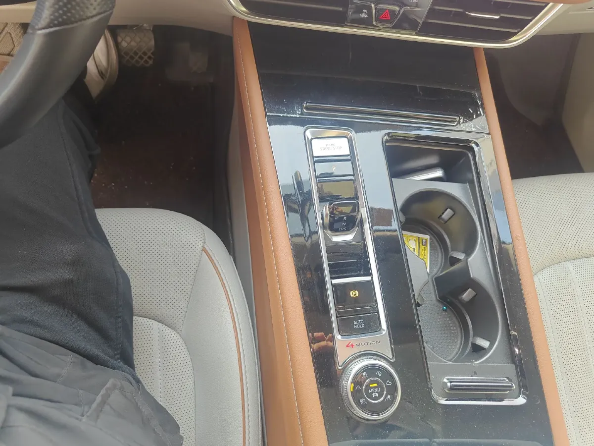 2021 Volkswagen Teramont 2.0T 220HP L4 7DCT,autocango,china used car exporter,china ev exporter,chinese used car exporter,chinese used ev exporter