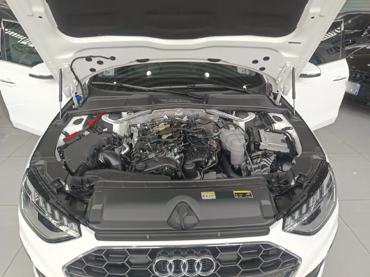 2024 Audi A4L 2.0T 190HP L4 7DCT,autocango,china used car exporter,china ev exporter,chinese used car exporter,chinese used ev exporter