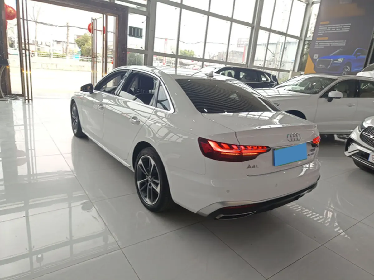 2024 Audi A4L 2.0T 190HP L4 7DCT,autocango,china used car exporter,china ev exporter,chinese used car exporter,chinese used ev exporter