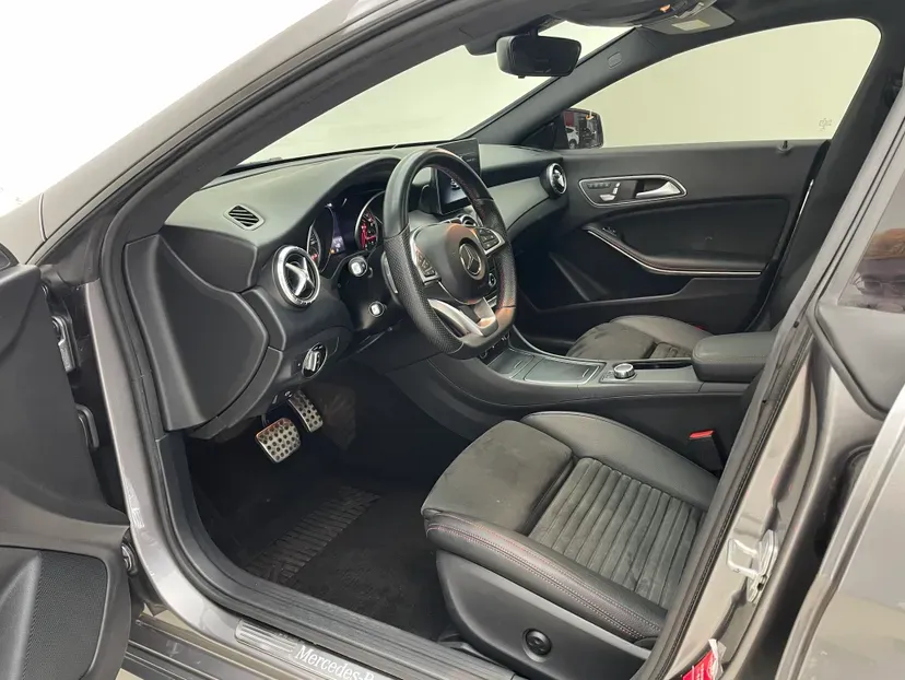 2017 Mercedes-Benz CLA Class 2.0T 184HP L4 7DCT,autocango,china used car exporter,china ev exporter,chinese used car exporter,chinese used ev exporter