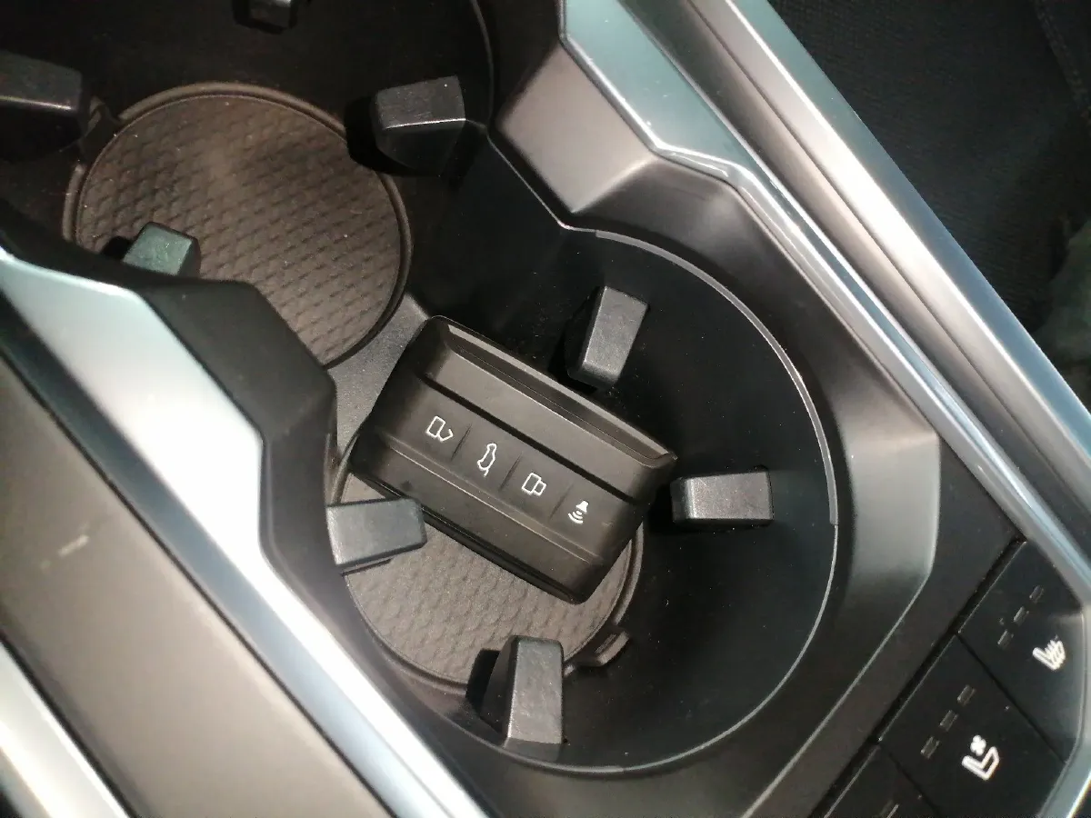 2024 Tank 400 2.0T 252HP L4 9AT PHEV 36.7/37.1KWH,autocango,china used car exporter,china ev exporter,chinese used car exporter,chinese used ev exporter