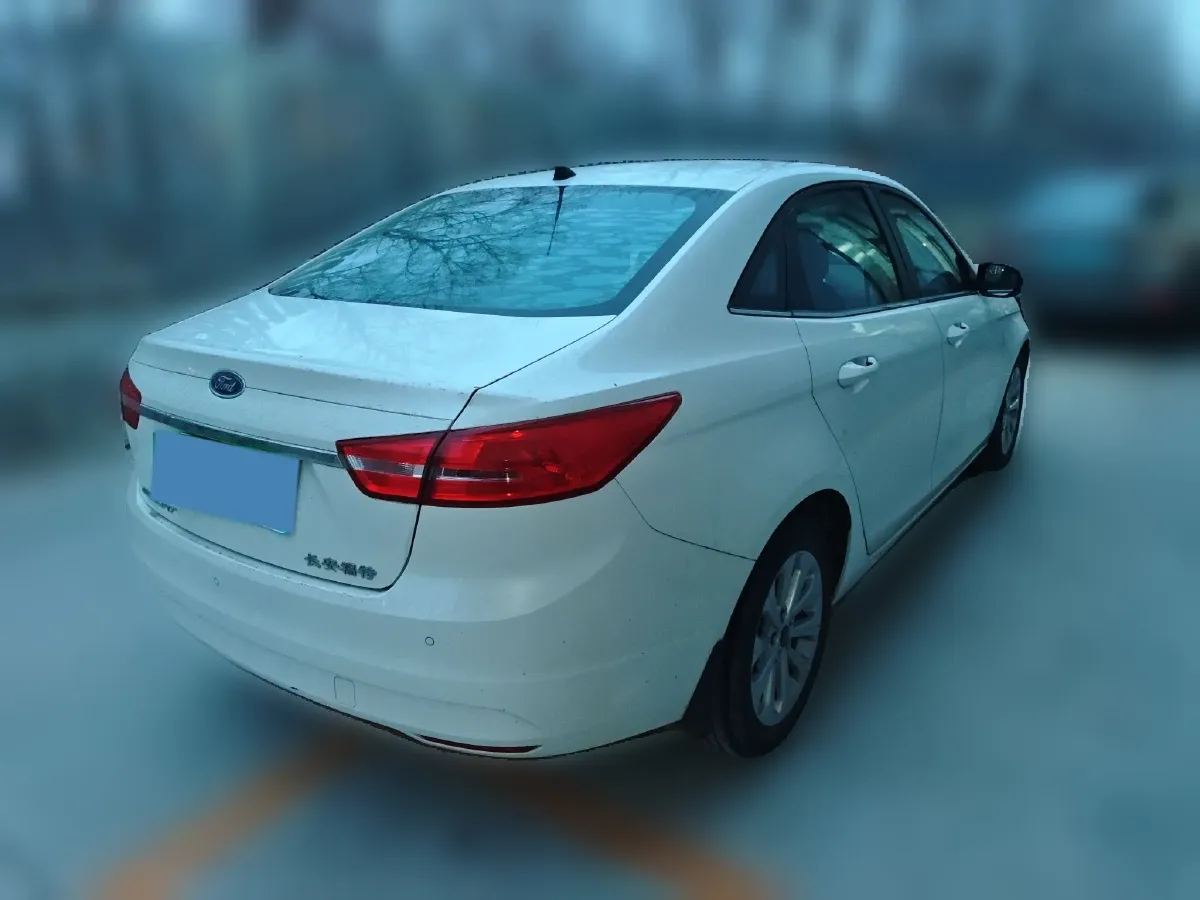 2015 Ford Escort 1.5L 113HP L4 6AT,autocango,china used car exporter,china ev exporter,chinese used car exporter,chinese used ev exporter