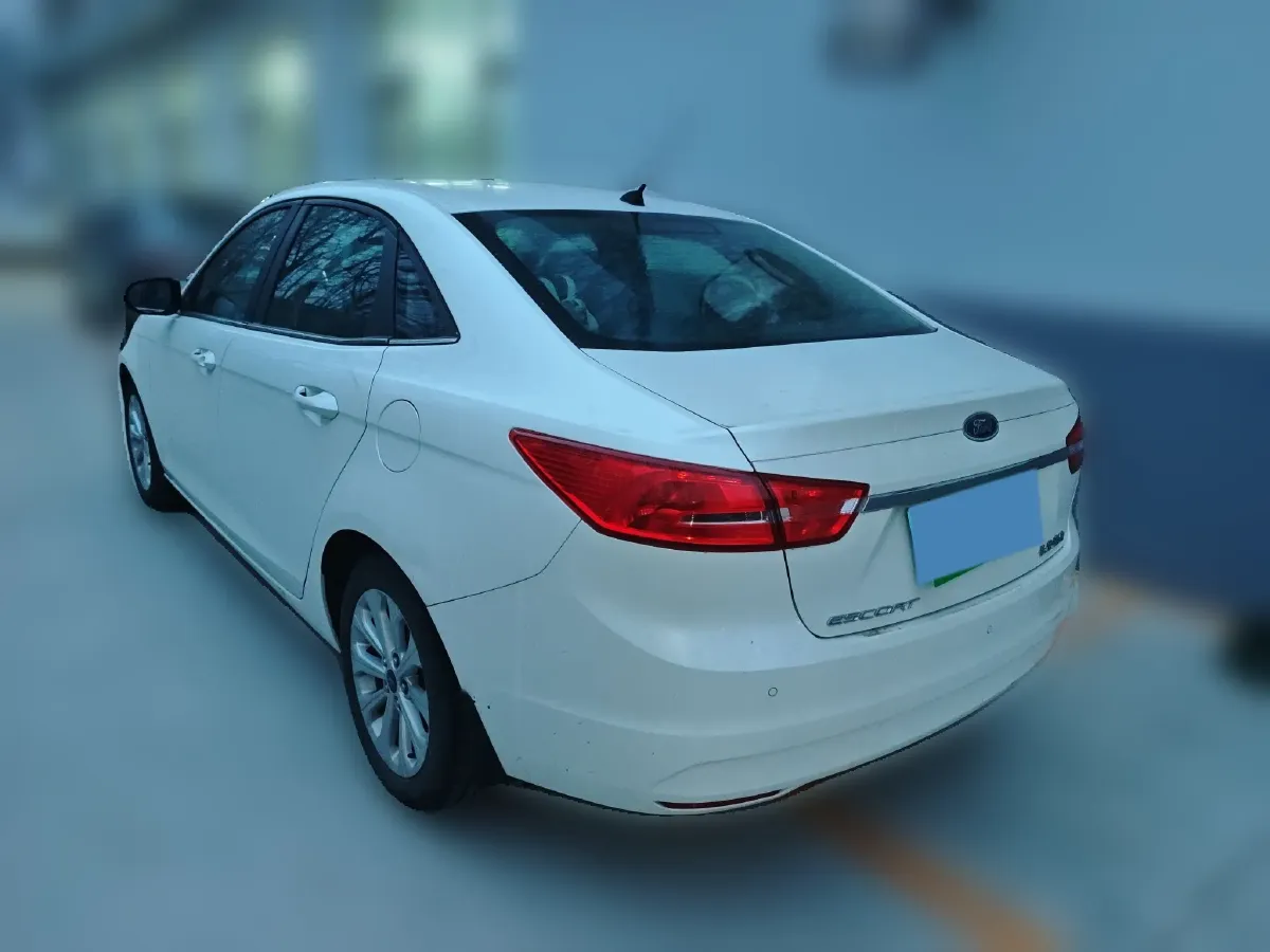 2015 Ford Escort 1.5L 113HP L4 6AT,autocango,china used car exporter,china ev exporter,chinese used car exporter,chinese used ev exporter