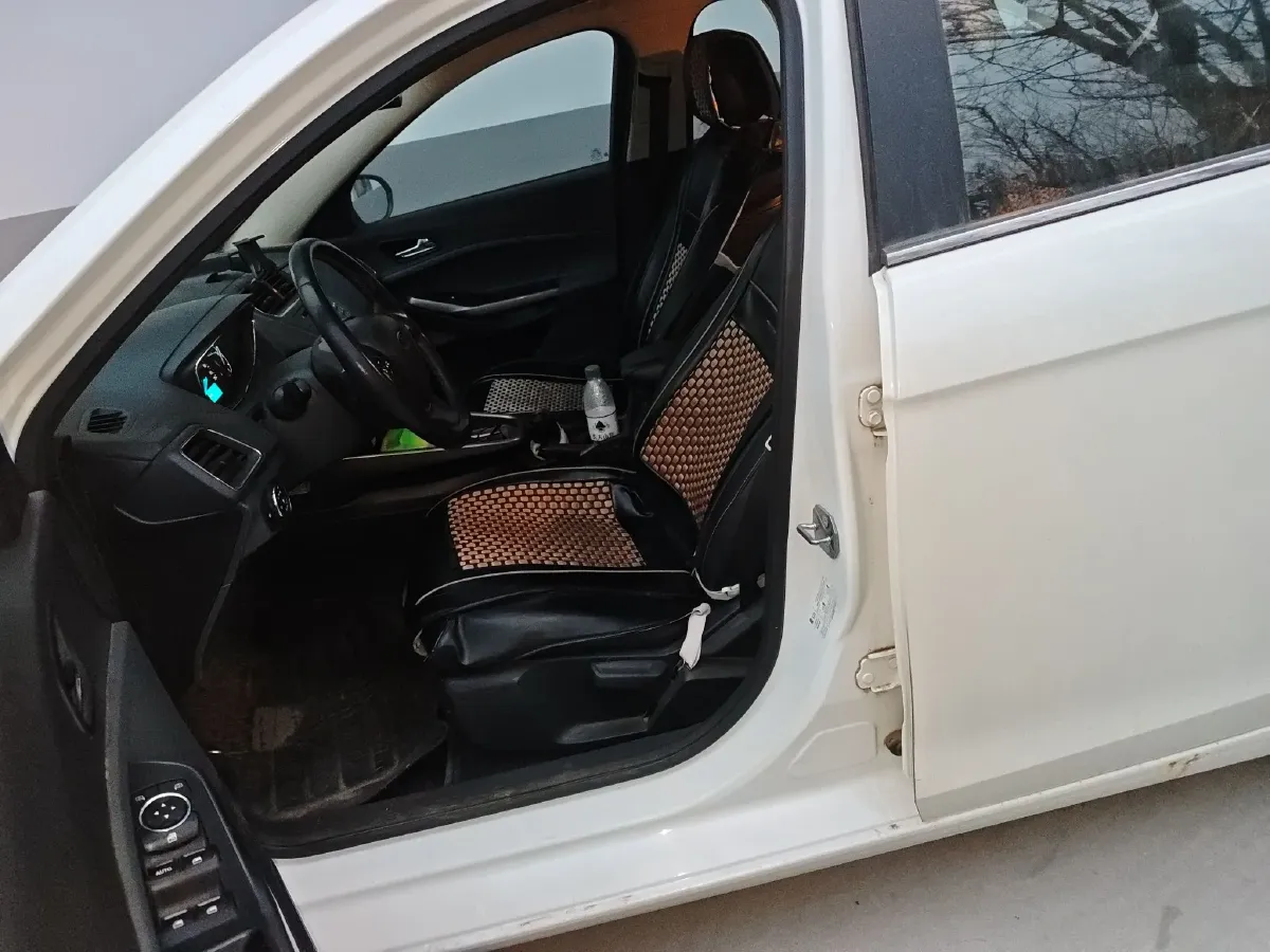 2015 Ford Escort 1.5L 113HP L4 6AT,autocango,china used car exporter,china ev exporter,chinese used car exporter,chinese used ev exporter