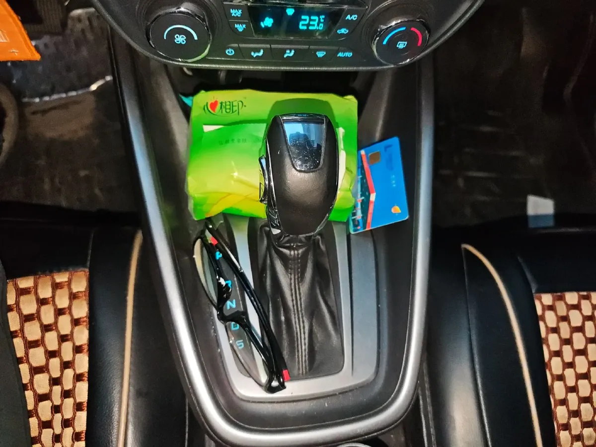 2015 Ford Escort 1.5L 113HP L4 6AT,autocango,china used car exporter,china ev exporter,chinese used car exporter,chinese used ev exporter