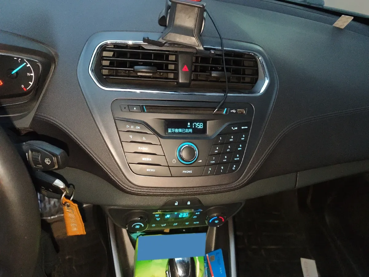 2015 Ford Escort 1.5L 113HP L4 6AT,autocango,china used car exporter,china ev exporter,chinese used car exporter,chinese used ev exporter