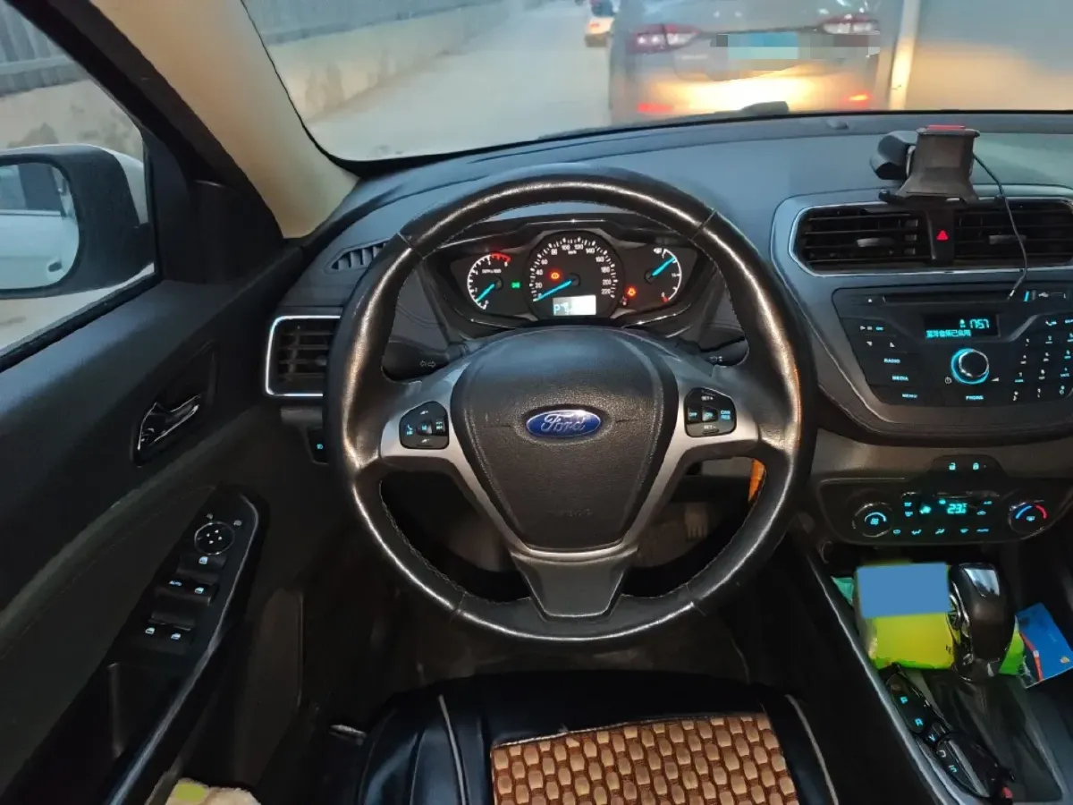 2015 Ford Escort 1.5L 113HP L4 6AT,autocango,china used car exporter,china ev exporter,chinese used car exporter,chinese used ev exporter